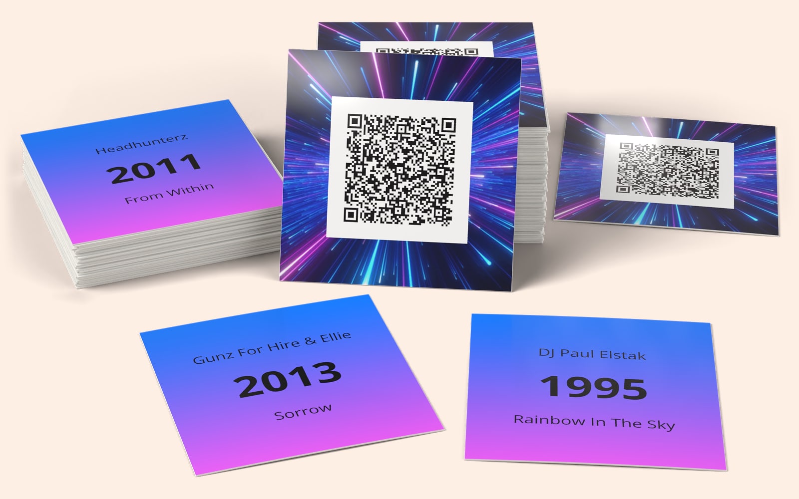 QRSong! muziekkaarten van Playlist harder styles: het kaartontwerp met de QR-code, en de artiest, het jaartal en de titel op de achterkant van elke kaart