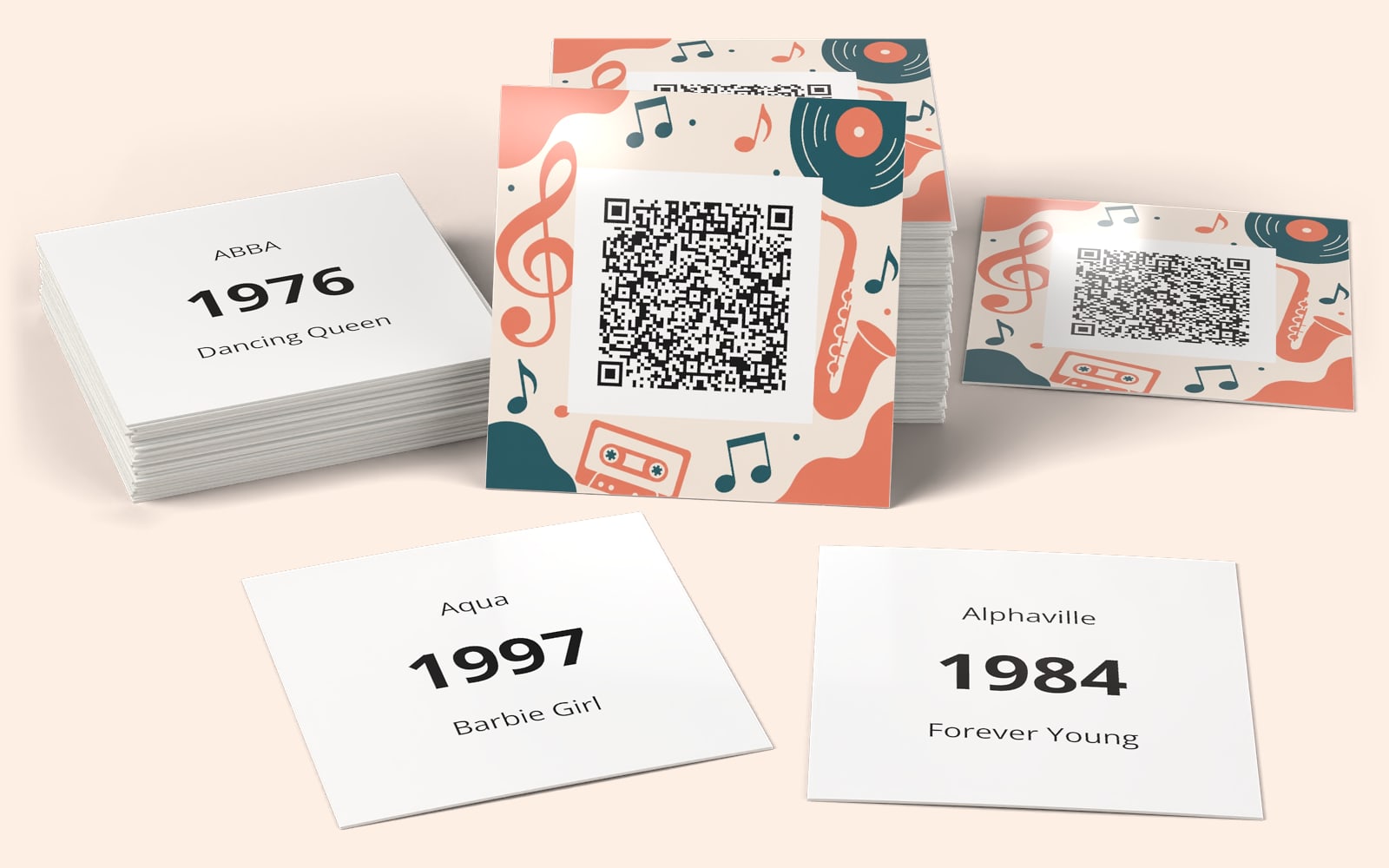 Cartas musicais QRSong! de Everything + random : o design da carta com o código QR, e o artista, o ano e o título no verso de cada carta