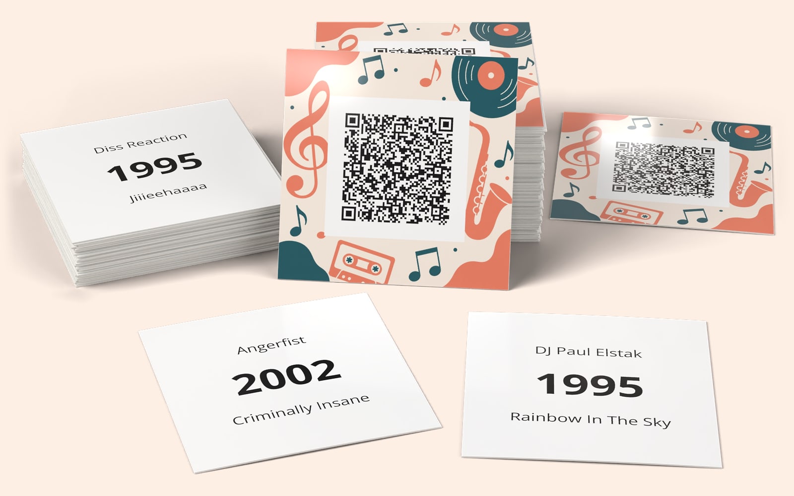 Cartas musicais QRSong! de Harde beukers QRSong!: o design da carta com o código QR, e o artista, o ano e o título no verso de cada carta