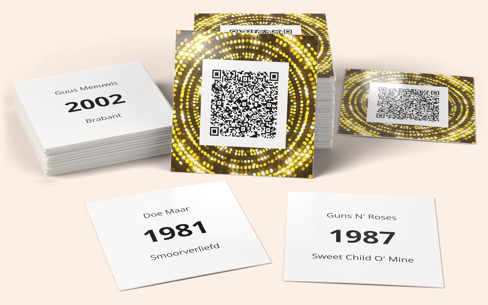 QRSong! muziekkaarten van Trouw Erik en Sabine : het kaartontwerp met de QR-code, en de artiest, het jaartal en de titel op de achterkant van elke kaart