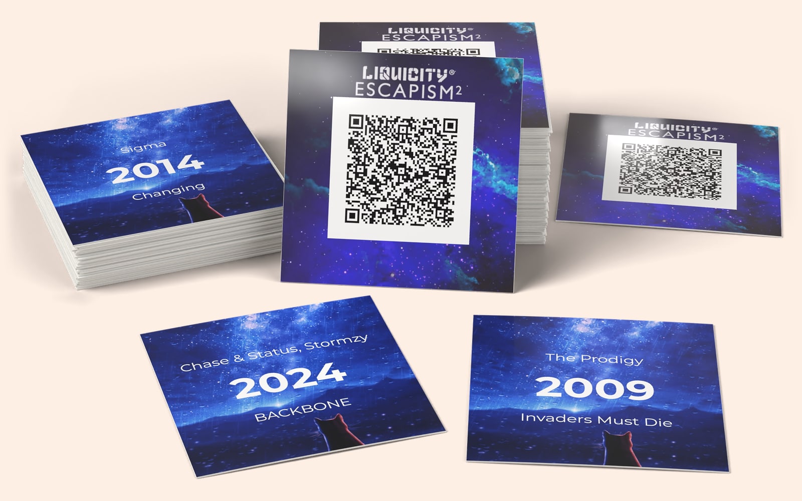 QRSong! muziekkaarten van QRSong!: Drum & Bass Edition: het kaartontwerp met de QR-code, en de artiest, het jaartal en de titel op de achterkant van elke kaart