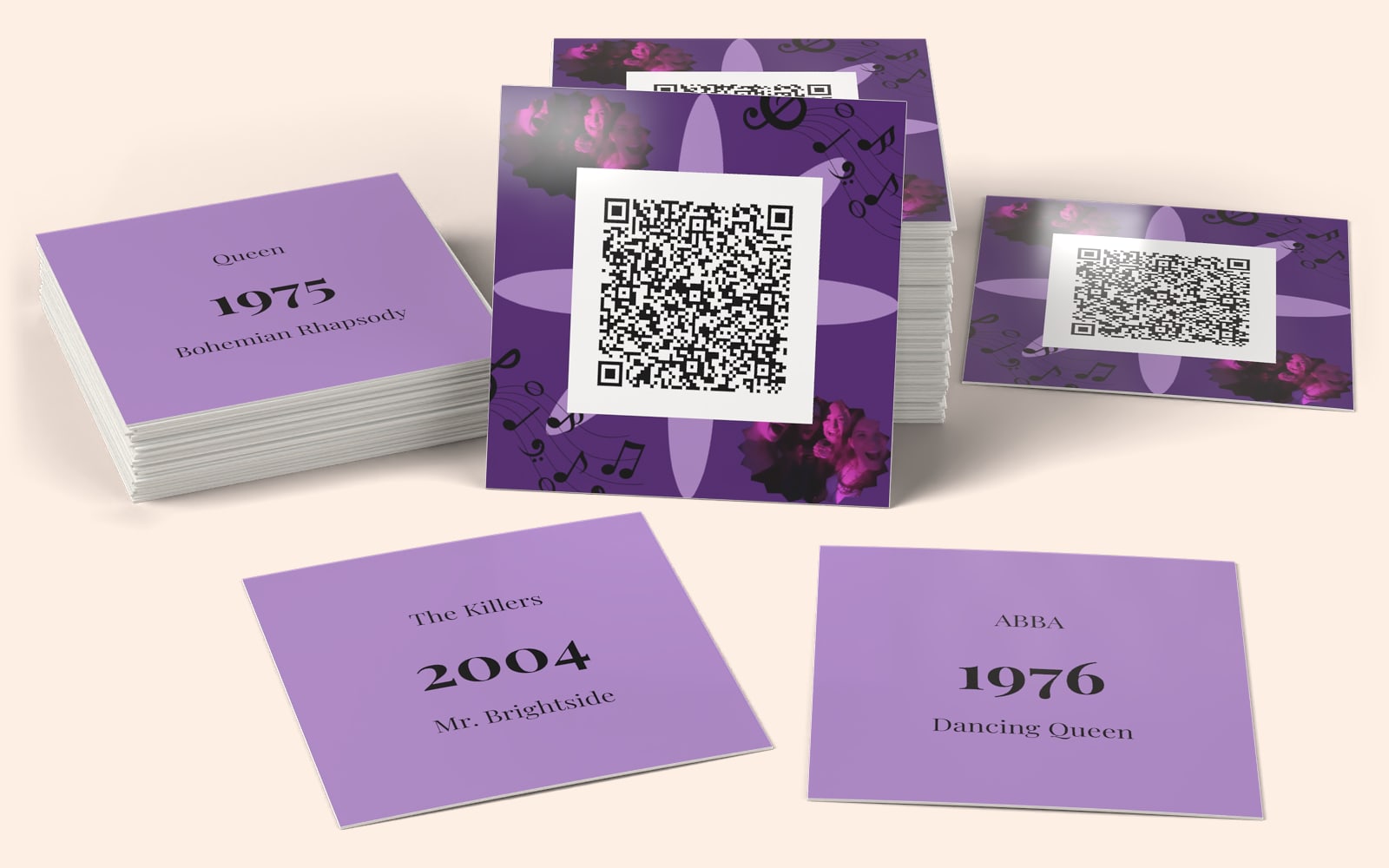QRSong! muziekkaarten van Jaren '10: het kaartontwerp met de QR-code, en de artiest, het jaartal en de titel op de achterkant van elke kaart